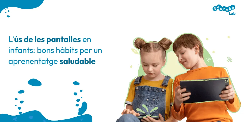Nena i nen mirant una tauleta; títol: l’ús de les pantalles en infants, bons hàbits per un aprenentatge saludable
